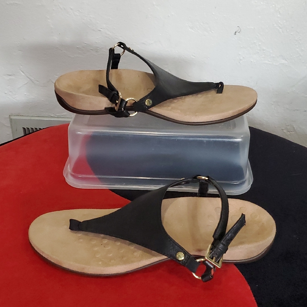Vionic Black and Tan Sandals